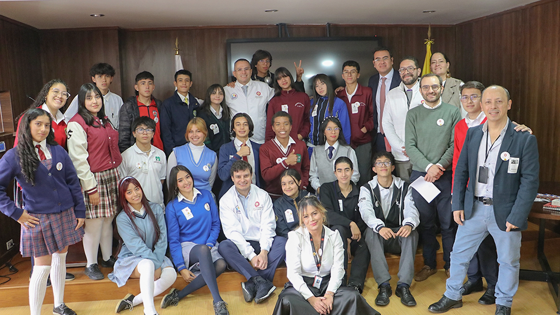 En el Salón de Contralores de la Contraloría de Bogotá D.C. fue instalada la Red Distrital de Contralores Estudiantiles 2024, evento que fue liderado por el contralor, Julián Ruiz; el director de Participación Ciudadana, David José Valencia; el director de Educación, Andrés Rojas; y el subsecretario de Participación Ciudadana de la Secretaría de Educación, Diego Escallón.