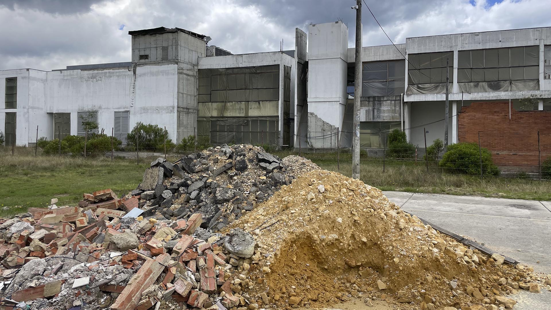 La Contraloría de Bogotá D.C. profirió fallo de responsabilidad fiscal en cuantía de $23.787 millones contra exfuncionarios de la ETB, contratistas de obra, e interventores, del fracasado proyecto 'Data Center Alma' (en la foto).