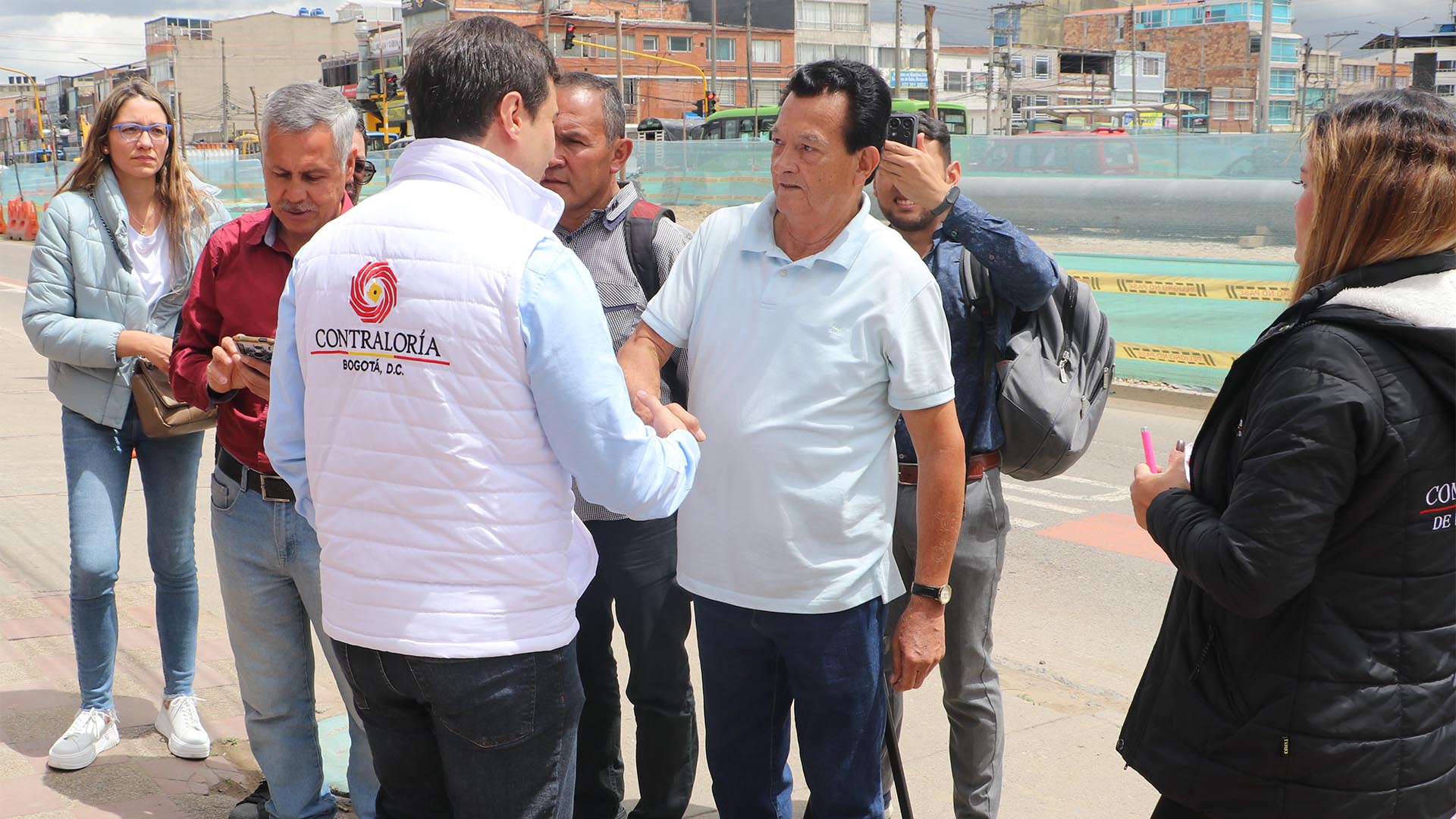 La Contraloría realizó un recorrido especial por Kennedy, para constatar el estado de las principales obras que se llevan a cabo en esta Localidad y la situación general de la contratación.