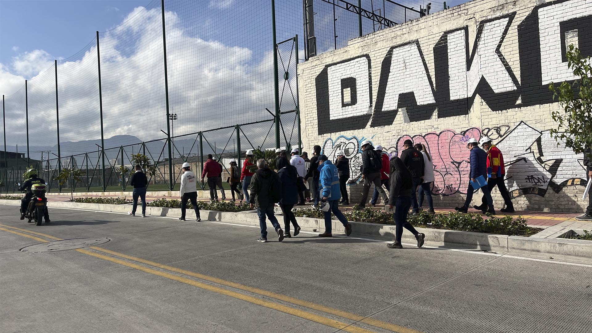 La Contraloría de Bogotá a través de la Dirección Sectorial de Movilidad, realizó un recorrido por las obras de valorización en la Zona Industrial de Puente Aranda, supervisadas por una Comisión Accidental, integrada por 7 Concejales de Bogotá.