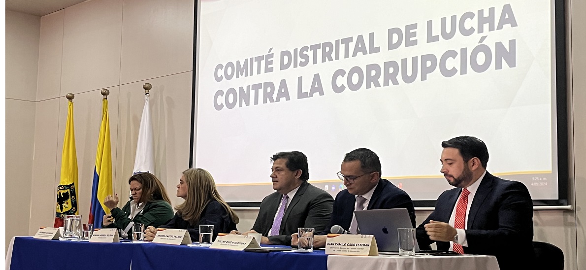 Imagen de los integrantes del Comité Distrital de Lucha Contra la Corrupción.
