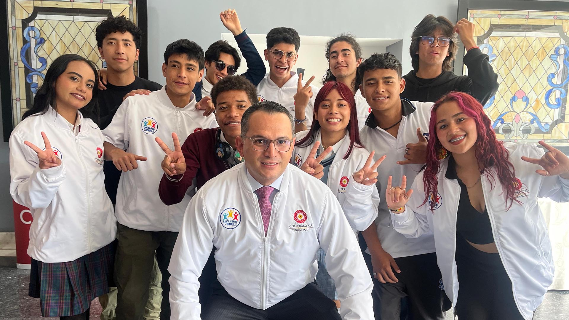  El Contralor de Bogotá, Julián Mauricio Ruiz, participó en el Segundo Encuentro Nacional de Contralores Estudiantiles, en el cual les envió un mensaje de apoyo y de acompañamiento permanente. “Ustedes son los primeros dolientes de los recursos públicos”, dijo el Contralor a los estudiantes de colegios y escuelas públicas.