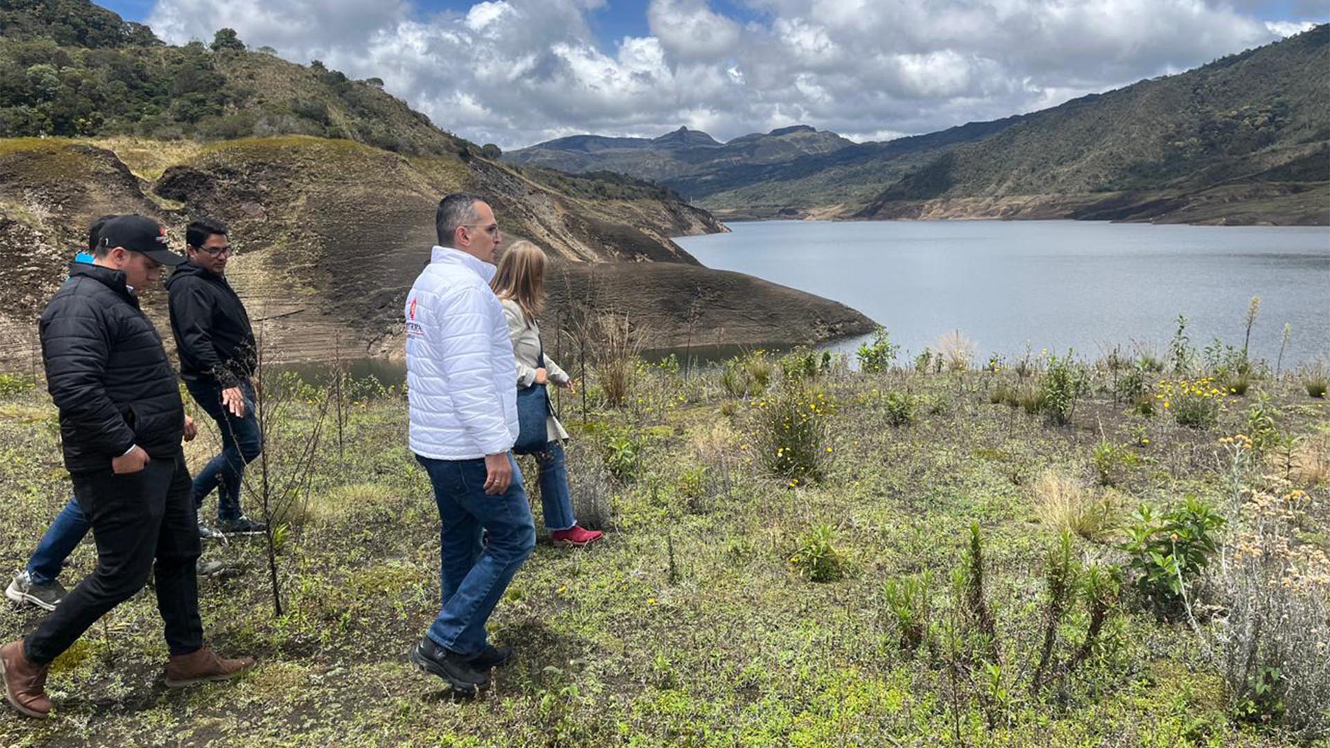 El Contralor Julián Ruiz, junto con el Alcalde Carlos Fernando Galán, la Veedora Adriana Herrera y el Personero Andrés Castro, recorrieron el Sistema Chingaza para constatar su estado actual. Allí los organismos de control de Bogotá y la Alcaldía acordaron trabajar coordinadamente en la búsqueda de soluciones para la escasez de agua en la ciudad.
