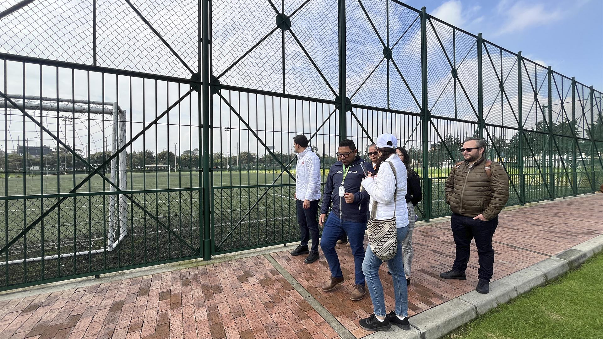 La Contraloría de Bogotá, a través de su Dirección de Cultura, Recreación y Deporte, y en atención a varias denuncias de la ciudadanía, inició una Actuación Especial de Fiscalización con el fin de establecer el estado de 181 canchas sintéticas cuyo uso y mantenimiento está a cargo del Instituto Distrital de Recreación y Deporte (IDRD).