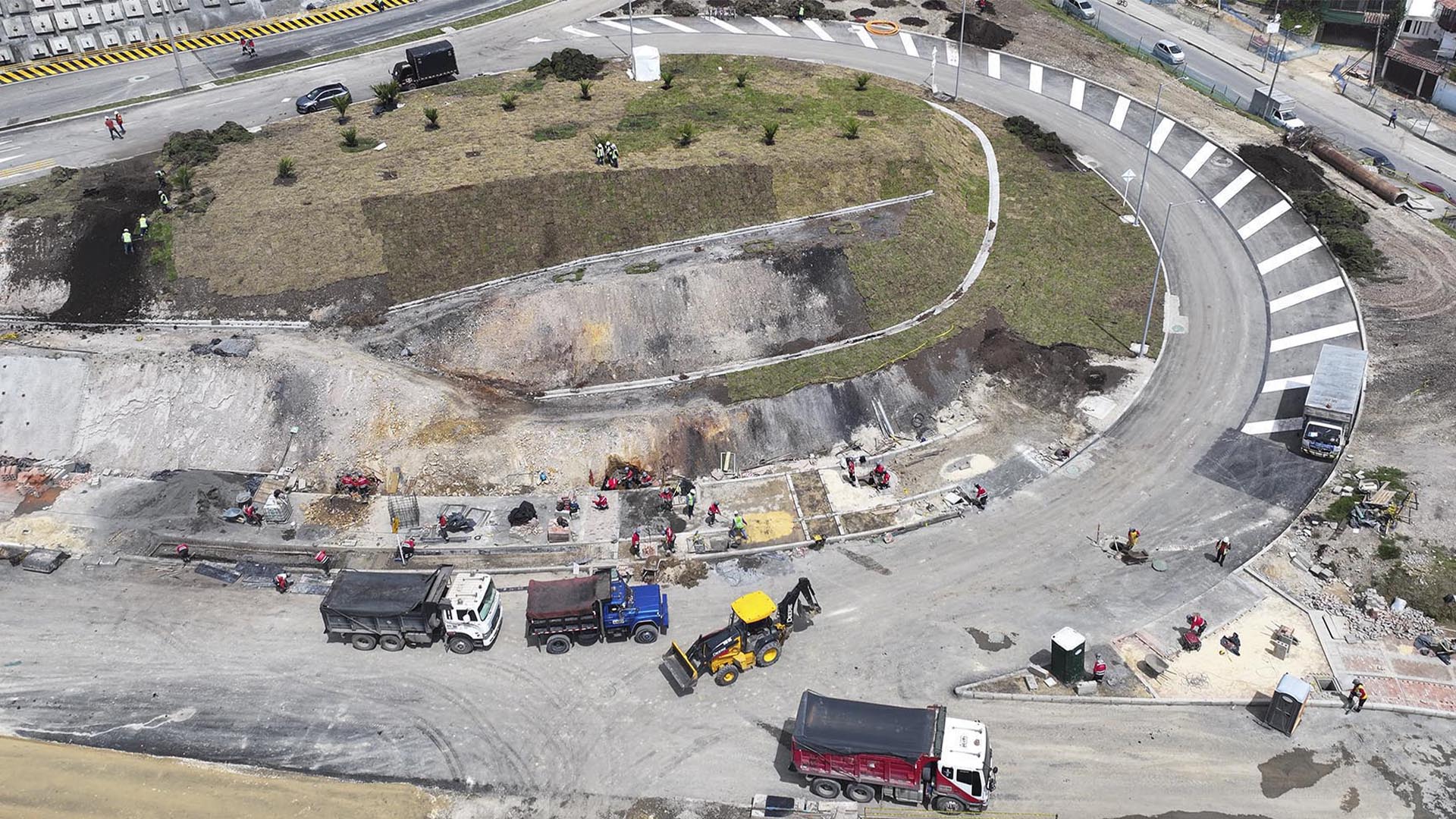 La Dirección Sectorial de Movilidad de la Contraloría visitó las obras que adelanta el IDU para la entrega y puesta en funcionamiento de los puentes vehiculares ubicados en la calle 127 con Av. Boyacá. Este importante proyecto, salió adelante -entre otras razones- por el seguimiento que se le hizo bajo el programa ‘Vamos a la Obra’.