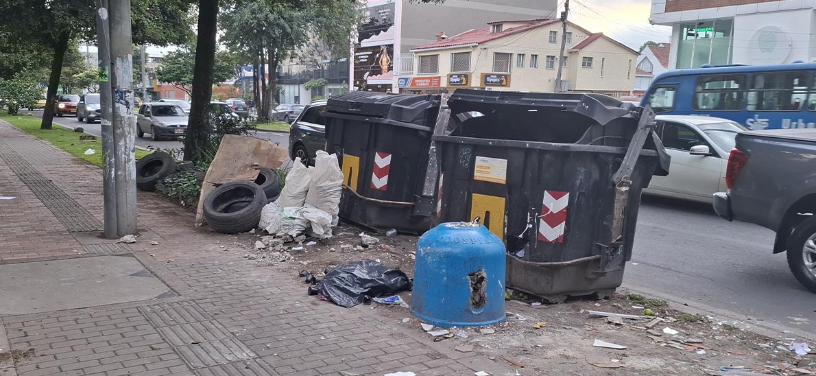 Imagen de contenedores de basura. Imagen de contenedores de basura.
