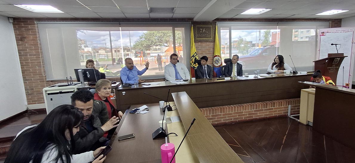 Imagen del Contralor de Bogotá en sesión de la JAL Engativá. Imagen del Contralor de Bogotá en sesión de la JAL Engativá.