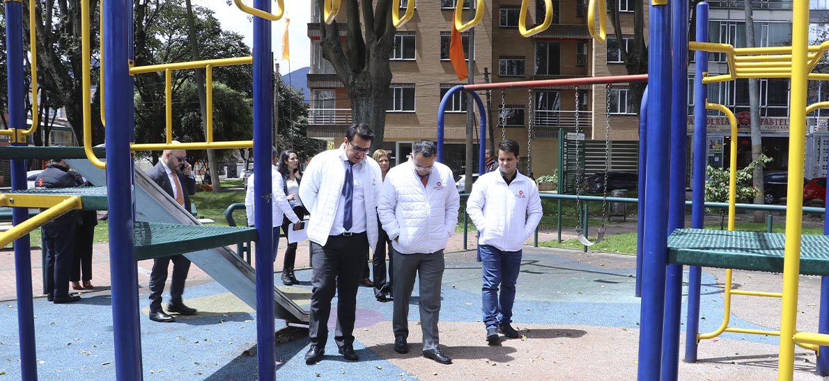 Imagen del Contralor de Bogotá en recorrido por la Localidad de Barrios Unidos.