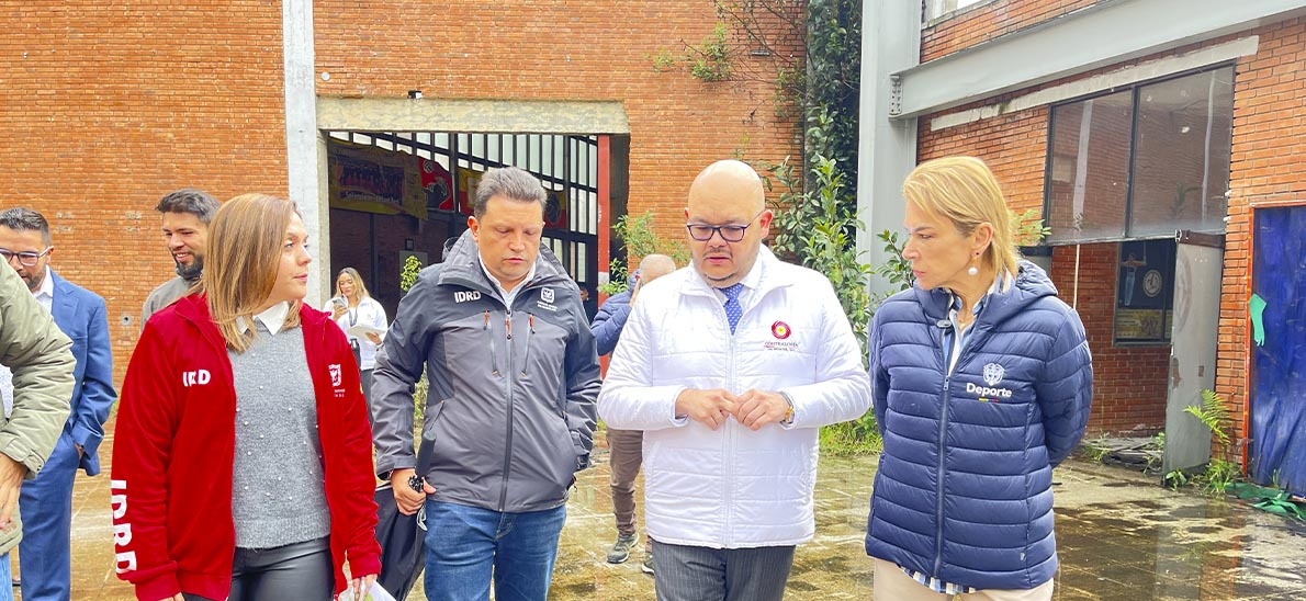 Contralor Auxiliar y Ministra del Deporte recorren la Unidad Deportiva El Salitre.
