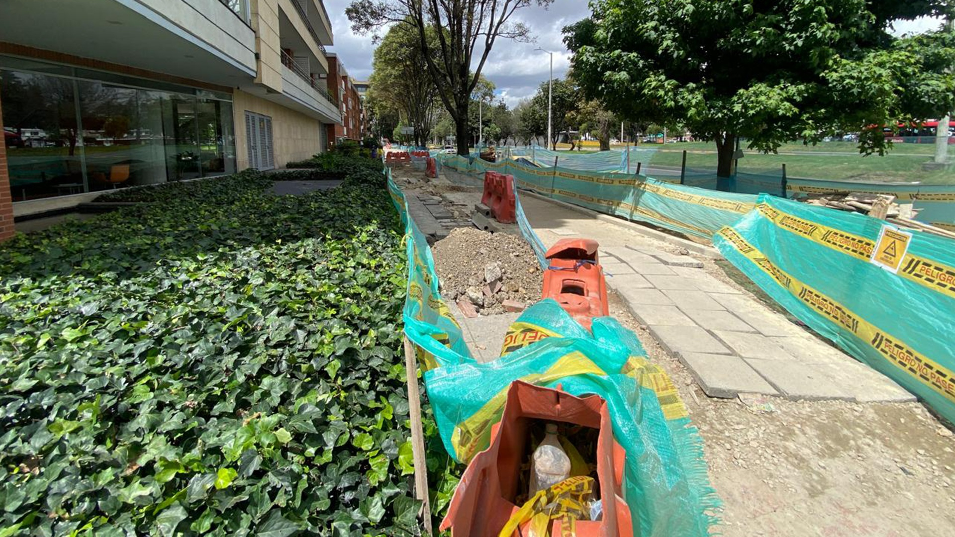 La Dirección de Movilidad recorrió las obras de andenes y ciclorutas de Autonorte (entre calles 80 y 128) donde el Distrito invierte más de $58.000 millones y que buscan beneficiar a más de 115 mil habitantes de las localidades de Usaquén y Chapinero.