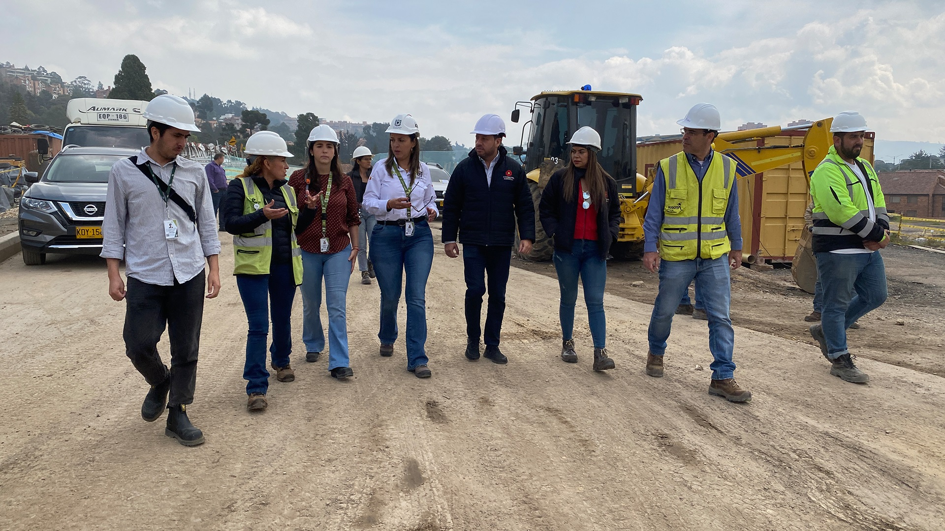 La Contraloría visitó dos importantes obras de movilidad que se desarrollan en el norte de Bogotá: la Avenida Laureano Gómez y la Avenida Rincón. El objetivo, constatar el avance de estos proyectos que están en seguimiento bajo el programa ´Vamos a la Obra´.