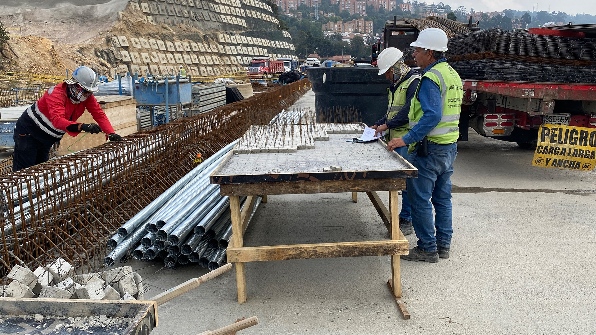 La Contraloría visitó dos importantes obras de movilidad que se desarrollan en el norte de Bogotá: la Avenida Laureano Gómez y la Avenida Rincón. El objetivo, constatar el avance de estos proyectos que están en seguimiento bajo el programa ´Vamos a la Obra´.