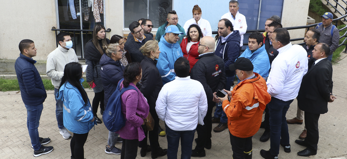 Una jornada especial de control fiscal y participación ciudadana llevó a cabo la Contraloría en la Localidad de San Cristóbal, con la participación del Contralor Auxiliar, Javier Reyes, y del equipo de la Dirección de Participación Ciudadana. Allí se visitaron: I) el proyecto de apartamentos Arboleda Santa Teresita II) el Colegio Moralba Sur, III) La Gerencia y la Alcaldía Local de San Cristóbal. También se hicieron reuniones con comunidades.