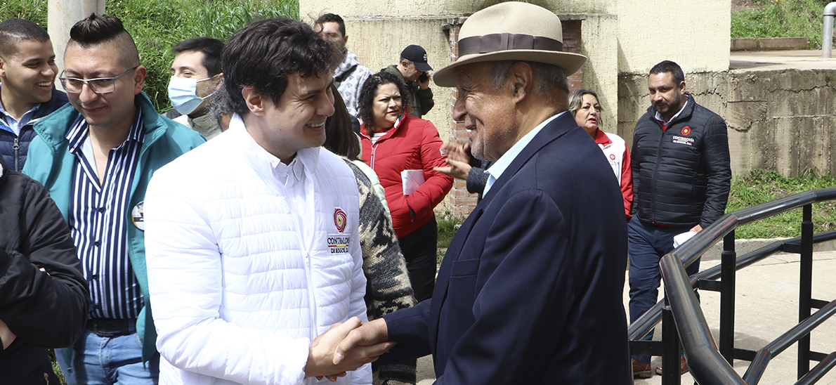 Una jornada especial de control fiscal y participación ciudadana llevó a cabo la Contraloría en la Localidad de San Cristóbal, con la participación del Contralor Auxiliar, Javier Reyes, y del equipo de la Dirección de Participación Ciudadana. Allí se visitaron: I) el proyecto de apartamentos Arboleda Santa Teresita II) el Colegio Moralba Sur, III) La Gerencia y la Alcaldía Local de San Cristóbal. También se hicieron reuniones con comunidades.