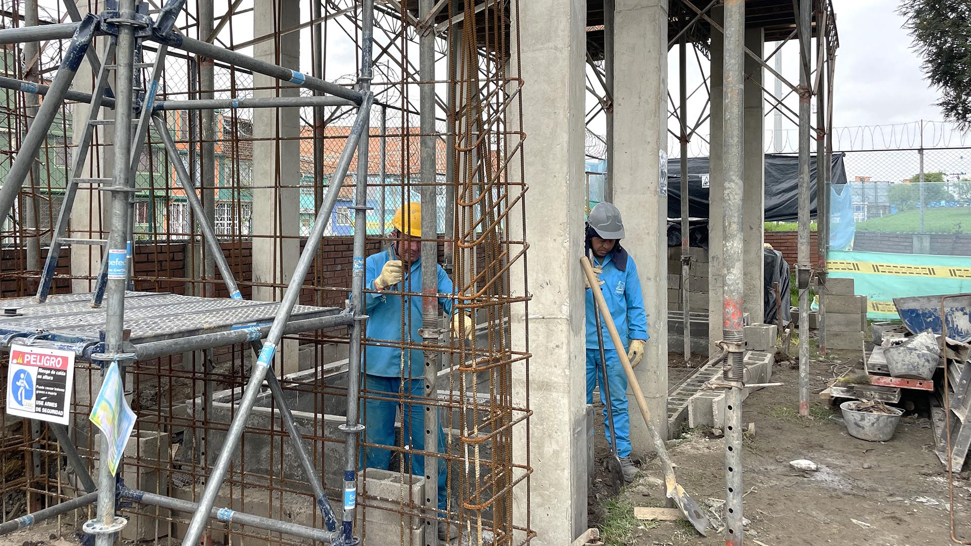 Con acompañamiento de la Contraloría se consiguió finalizar el By-Pass Britalia, proyecto para descontaminar parte del Río Bogotá, que beneficiará a más de 200 mil personas en Kennedy. En la entrega de la obra a la comunidad estuvieron el Contralor, Julián Mauricio Ruiz, y la gerente del Acueducto, Natasha Avendaño, quienes manifestaron que este es un ejemplo de cómo el trabajo institucional y coordinado puede arrojar resultados positivos para la ciudad.