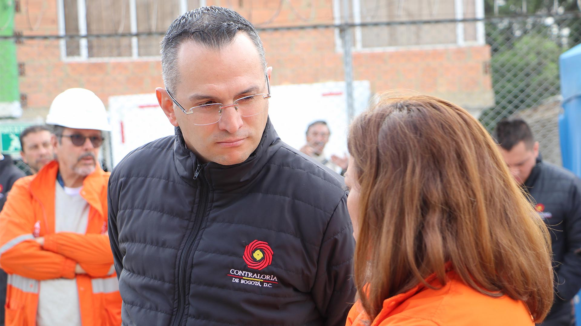 Con acompañamiento de la Contraloría se consiguió finalizar el By-Pass Britalia, proyecto para descontaminar parte del Río Bogotá, que beneficiará a más de 200 mil personas en Kennedy. En la entrega de la obra a la comunidad estuvieron el Contralor, Julián Mauricio Ruiz, y la gerente del Acueducto, Natasha Avendaño, quienes manifestaron que este es un ejemplo de cómo el trabajo institucional y coordinado puede arrojar resultados positivos para la ciudad.