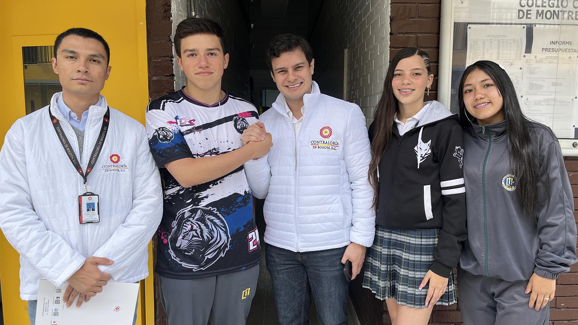 La Contraloría de Bogotá con las direcciones de Participación Ciudadana y de Educación, realizó una jornada especial de control fiscal con visitas a obras, encuentros ciudadanos (incluidos estudiantes) y revisión de contratos, en la Localidad de Ciudad Bolívar. Este tipo de actividades seguirán desarrollándose por todas las Localidades.