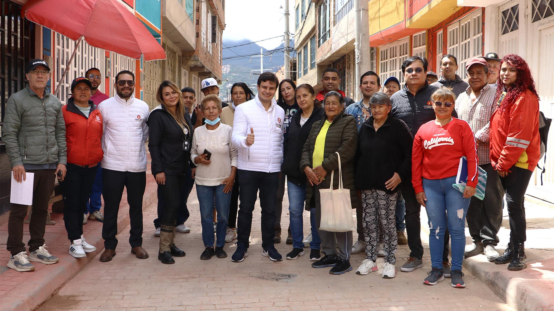 La Contraloría de Bogotá con las direcciones de Participación Ciudadana y de Educación, realizó una jornada especial de control fiscal con visitas a obras, encuentros ciudadanos (incluidos estudiantes) y revisión de contratos, en la Localidad de Ciudad Bolívar. Este tipo de actividades seguirán desarrollándose por todas las Localidades.