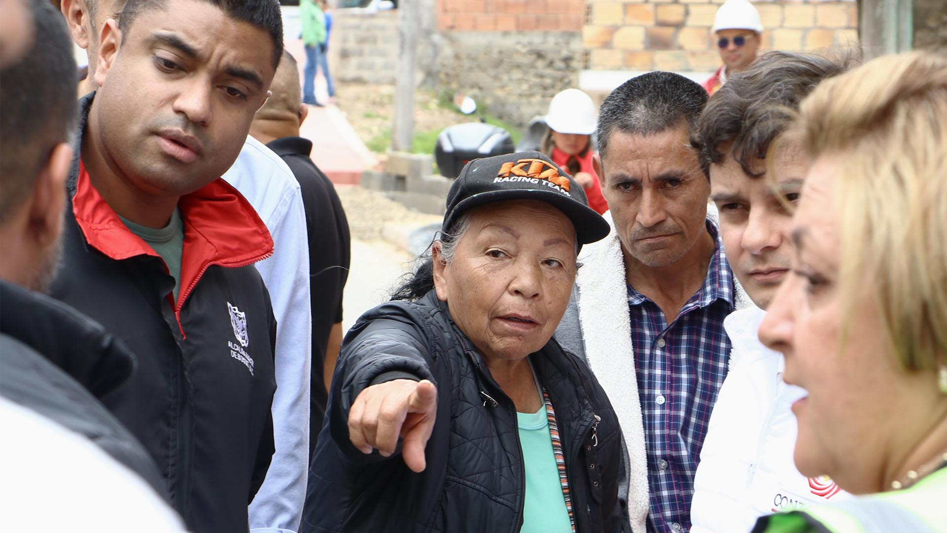 La Contraloría de Bogotá con las direcciones de Participación Ciudadana y de Educación, realizó una jornada especial de control fiscal con visitas a obras, encuentros ciudadanos (incluidos estudiantes) y revisión de contratos, en la Localidad de Ciudad Bolívar. Este tipo de actividades seguirán desarrollándose por todas las Localidades.