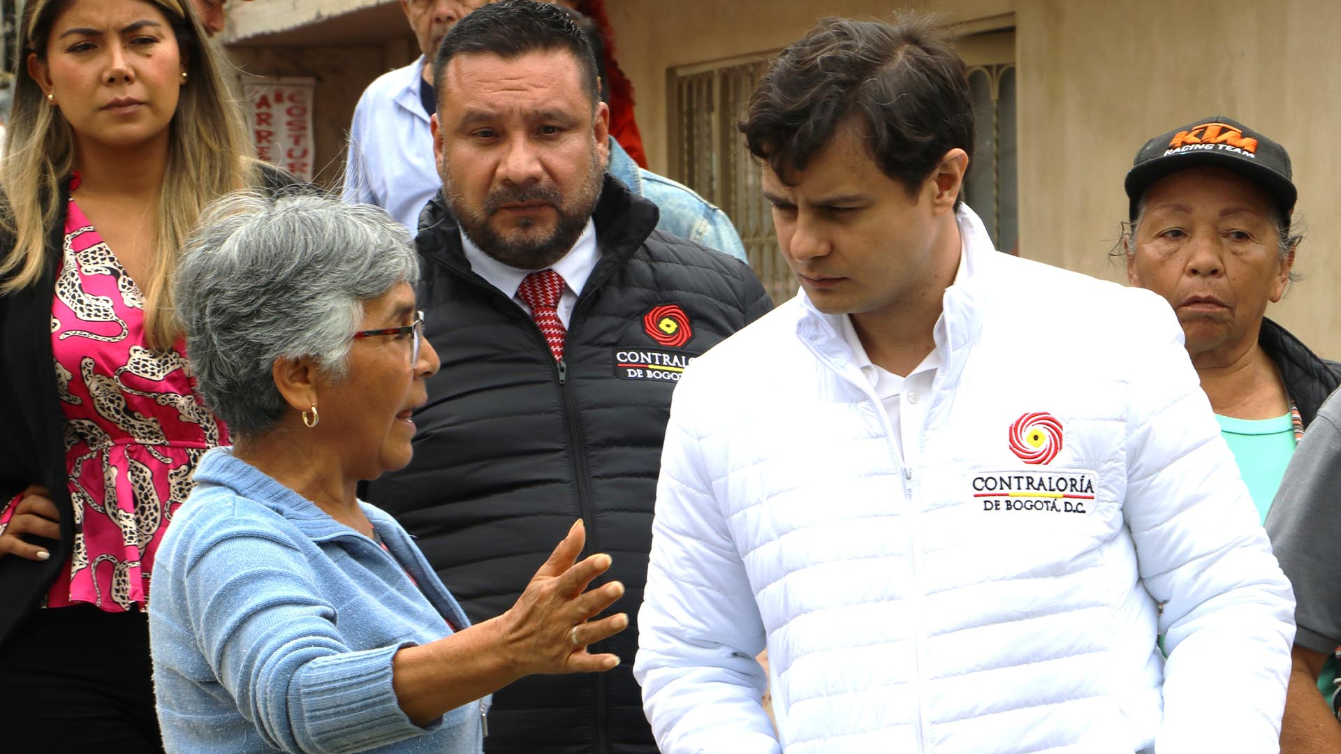 La Contraloría de Bogotá con las direcciones de Participación Ciudadana y de Educación, realizó una jornada especial de control fiscal con visitas a obras, encuentros ciudadanos (incluidos estudiantes) y revisión de contratos, en la Localidad de Ciudad Bolívar. Este tipo de actividades seguirán desarrollándose por todas las Localidades.