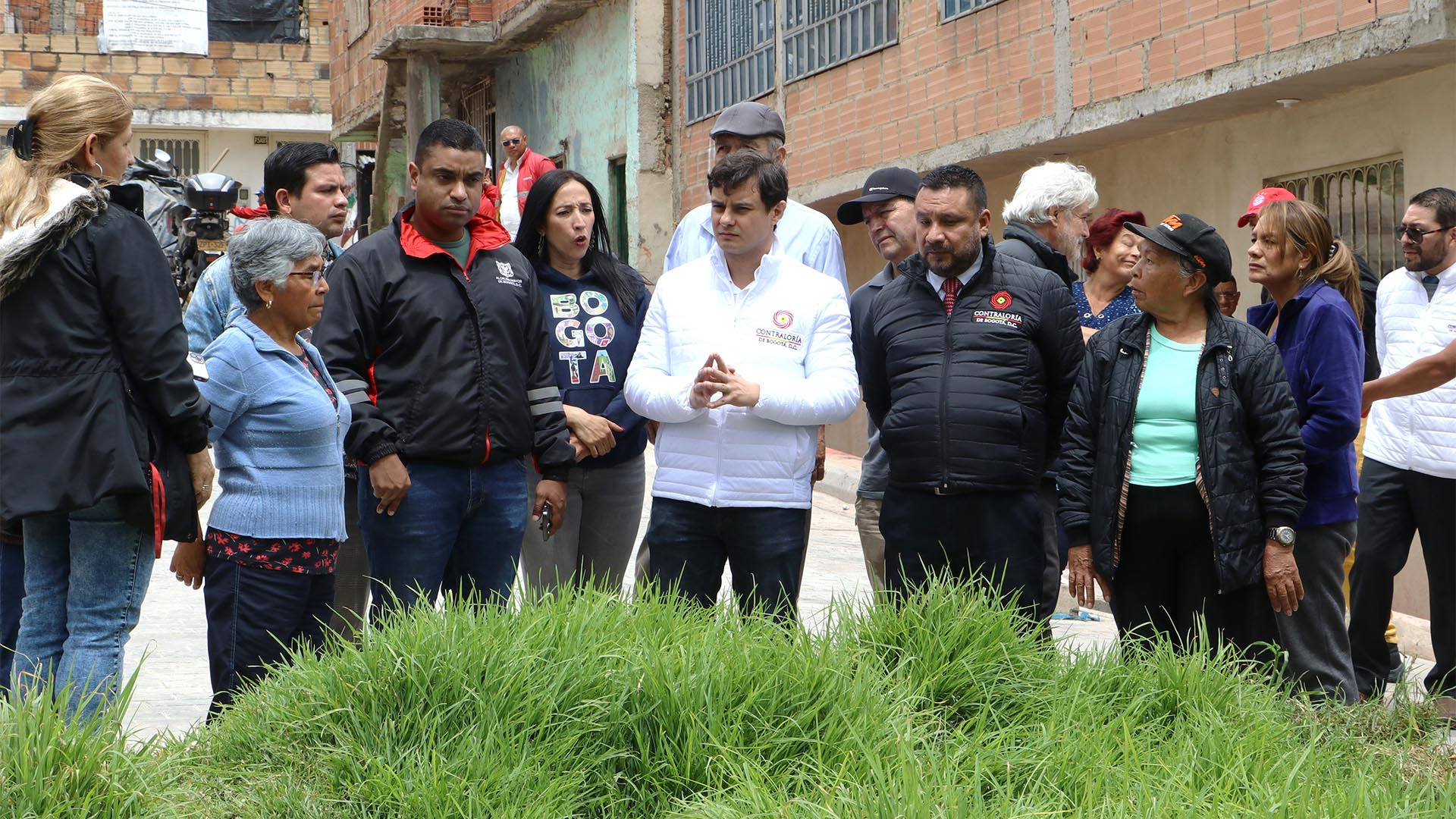 La Contraloría de Bogotá con las direcciones de Participación Ciudadana y de Educación, realizó una jornada especial de control fiscal con visitas a obras, encuentros ciudadanos (incluidos estudiantes) y revisión de contratos, en la Localidad de Ciudad Bolívar. Este tipo de actividades seguirán desarrollándose por todas las Localidades.