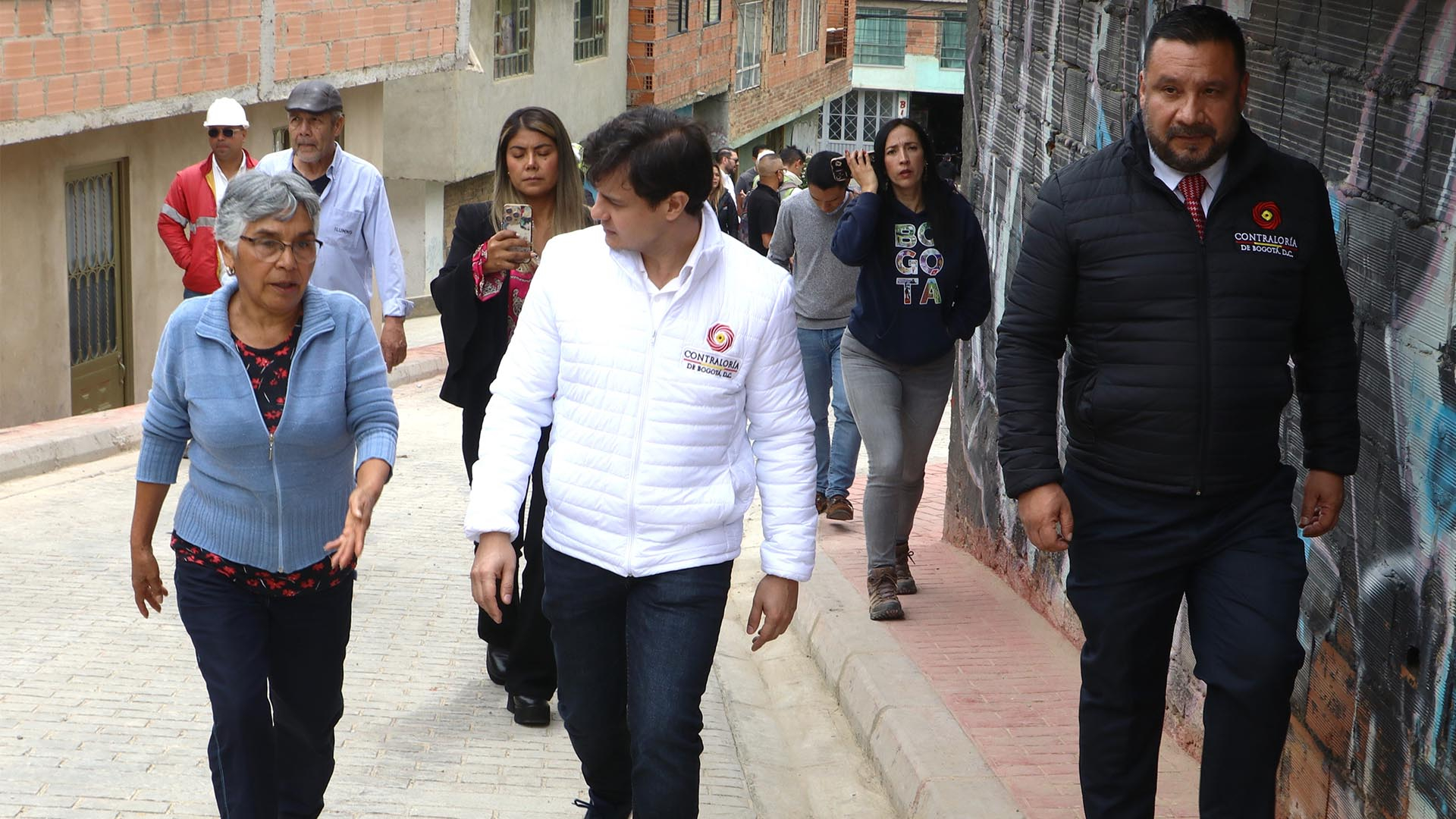 La Contraloría de Bogotá con las direcciones de Participación Ciudadana y de Educación, realizó una jornada especial de control fiscal con visitas a obras, encuentros ciudadanos (incluidos estudiantes) y revisión de contratos, en la Localidad de Ciudad Bolívar. Este tipo de actividades seguirán desarrollándose por todas las Localidades.