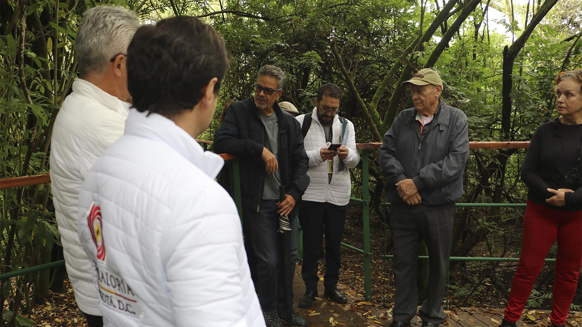 La Dirección de Participación Ciudadana y Desarrollo Local de la Contraloría, en cabeza de David José Valencia, realizó una jornada especial de control fiscal y diálogo con las comunidades en la Localidad de Suba, donde además de reuniones con sus habitantes y con la alcaldesa encargada Ana Isabel Hortúa, se hicieron visitas a proyectos como el sendero ecológico Niza Antigua.