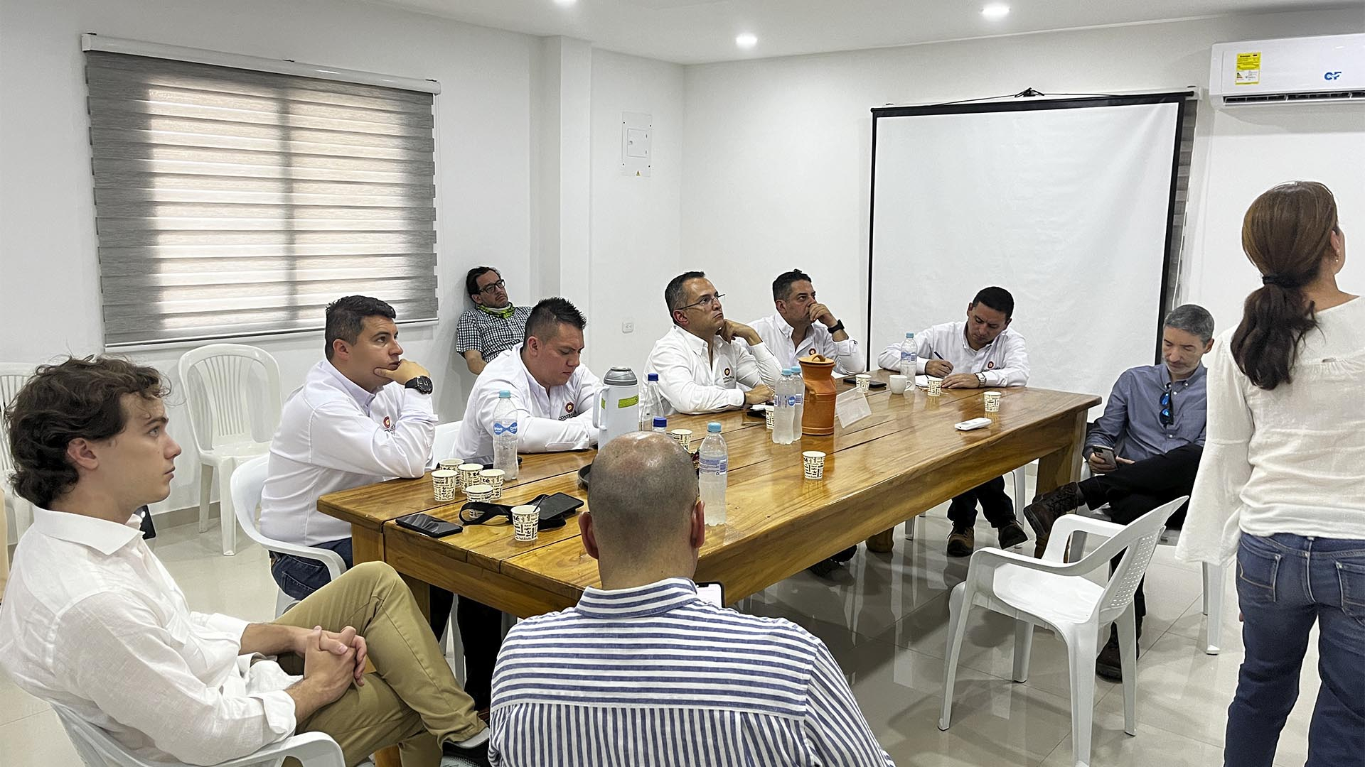 La Contraloría de Bogotá trasladó un equipo técnico a La Guajira a revisar en terreno las inversiones hechas por Enel Colombia en el suspendido proyecto Parque Eólico Windpeshi. La diligencia consistente en una Visita Administrativa fue liderada por el propio contralor Julián Mauricio Ruiz.