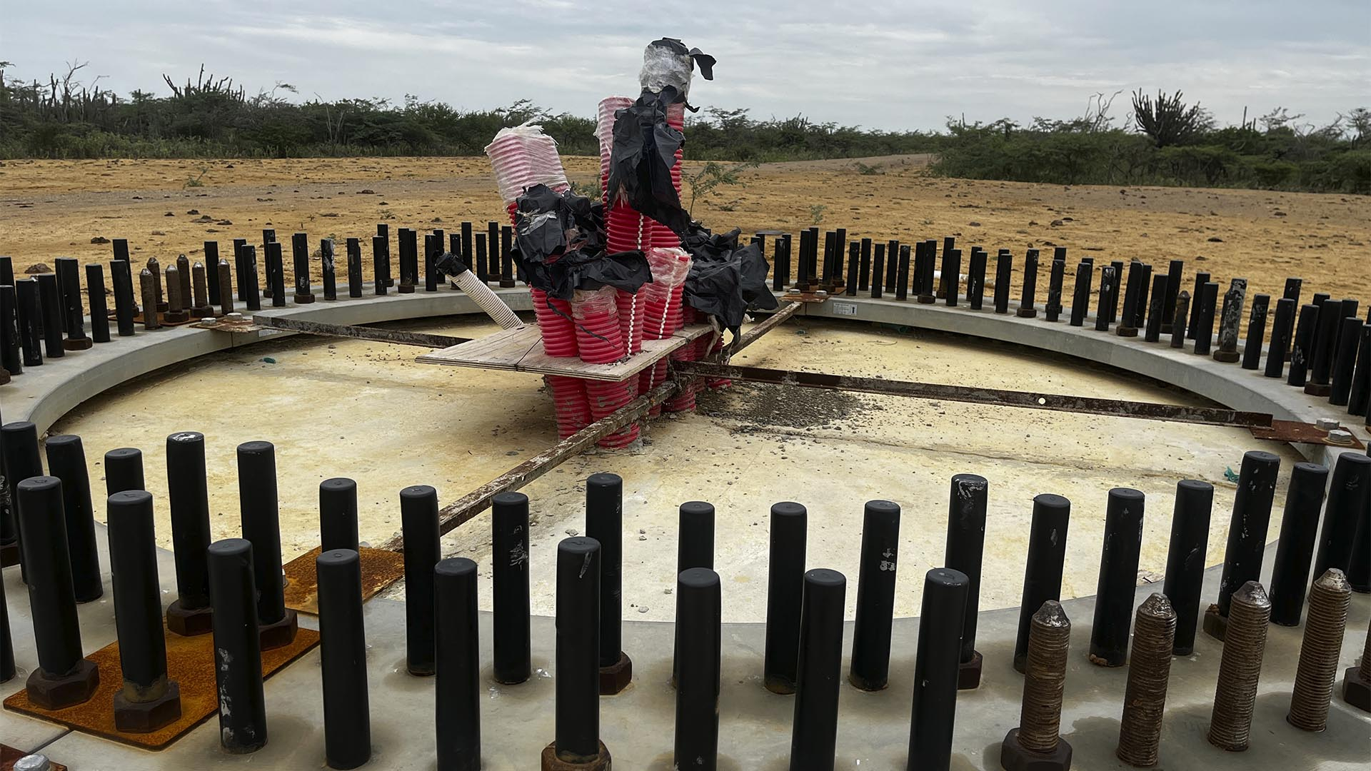 La Contraloría de Bogotá trasladó un equipo técnico a La Guajira a revisar en terreno las inversiones hechas por Enel Colombia en el suspendido proyecto Parque Eólico Windpeshi. La diligencia consistente en una Visita Administrativa fue liderada por el propio contralor Julián Mauricio Ruiz.