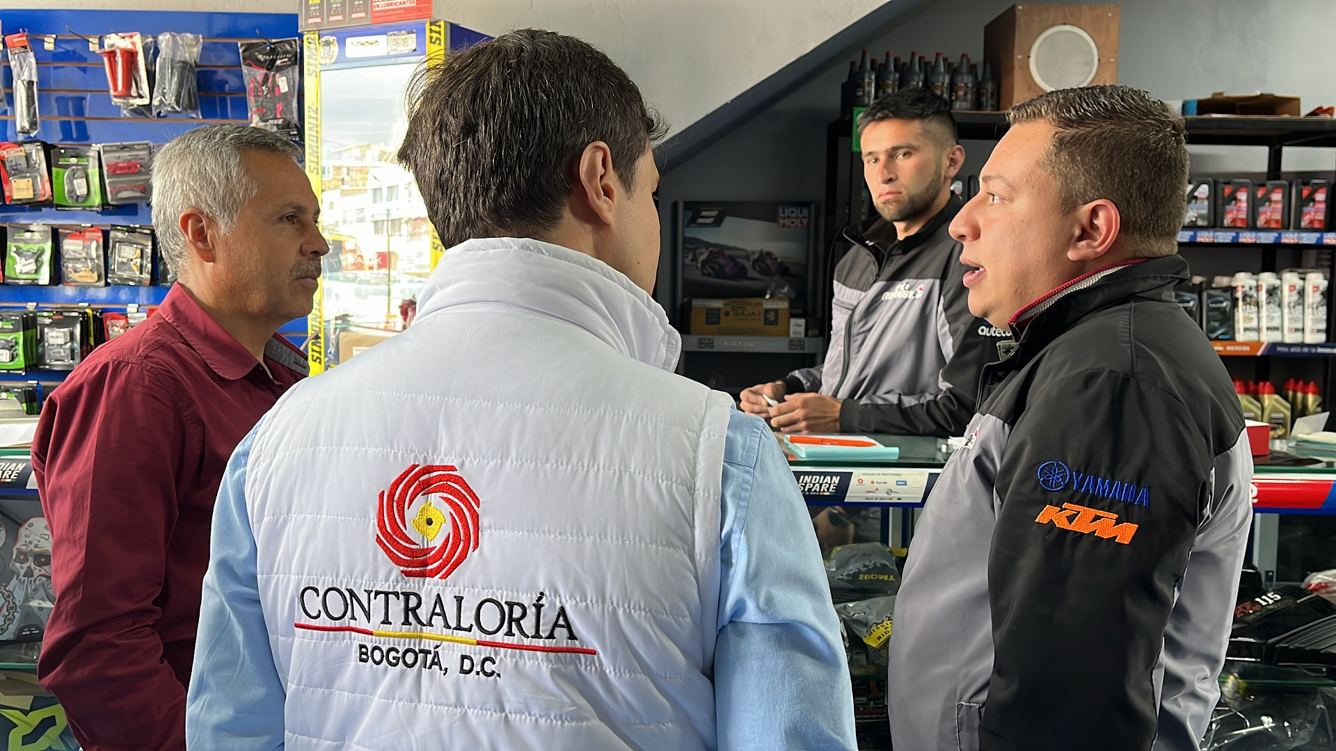 La Contraloría realizó un recorrido especial por Kennedy, para constatar el estado de las principales obras que se llevan a cabo en esta Localidad y la situación general de la contratación.