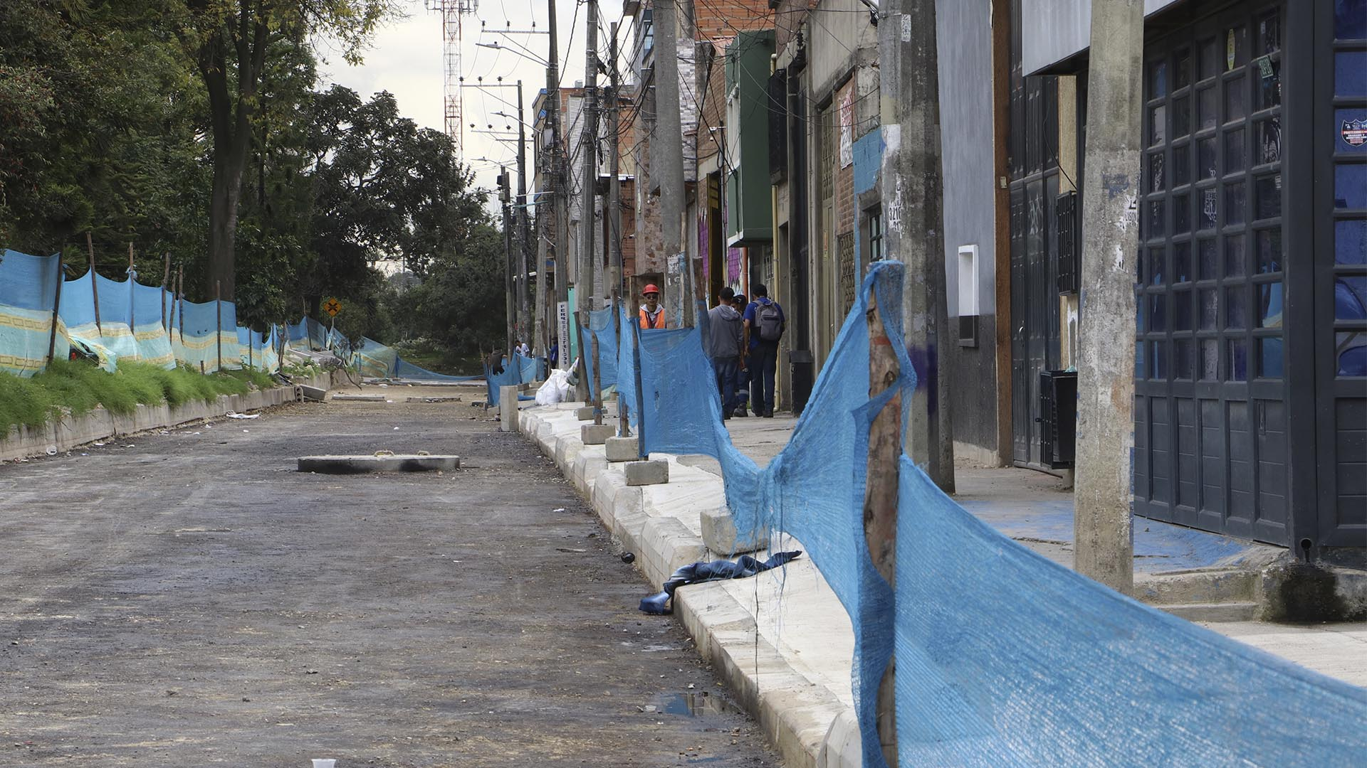 Con los equipos de Participación Ciudadana y Educación, liderados por el contralor auxiliar Javier Reyes, revisamos las obras de los colegios Villemar El Carmen y María Josefa Canelones, además de las intervenciones a 13 segmentos viales del barrio Atahualpa. Por supuesto, también escuchamos a la comunidad de esta Localidad.