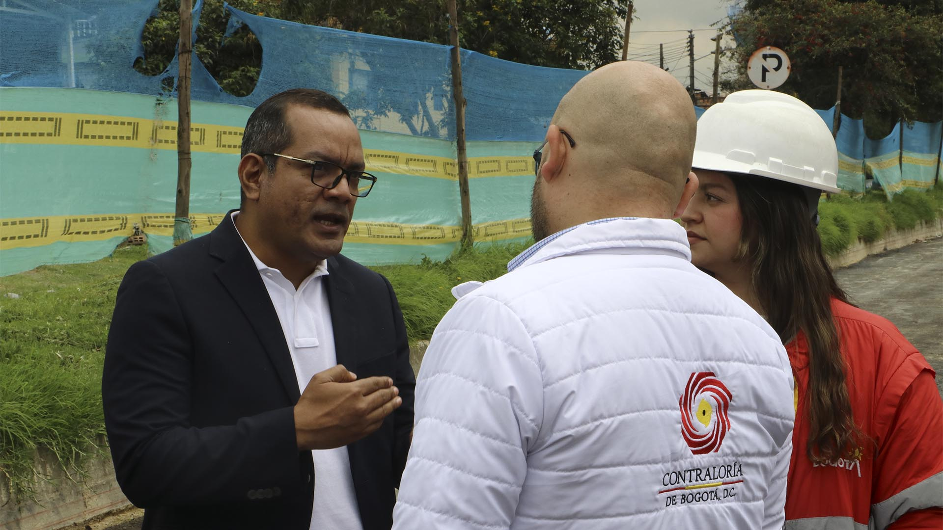 Con los equipos de Participación Ciudadana y Educación, liderados por el contralor auxiliar Javier Reyes, revisamos las obras de los colegios Villemar El Carmen y María Josefa Canelones, además de las intervenciones a 13 segmentos viales del barrio Atahualpa. Por supuesto, también escuchamos a la comunidad de esta Localidad.