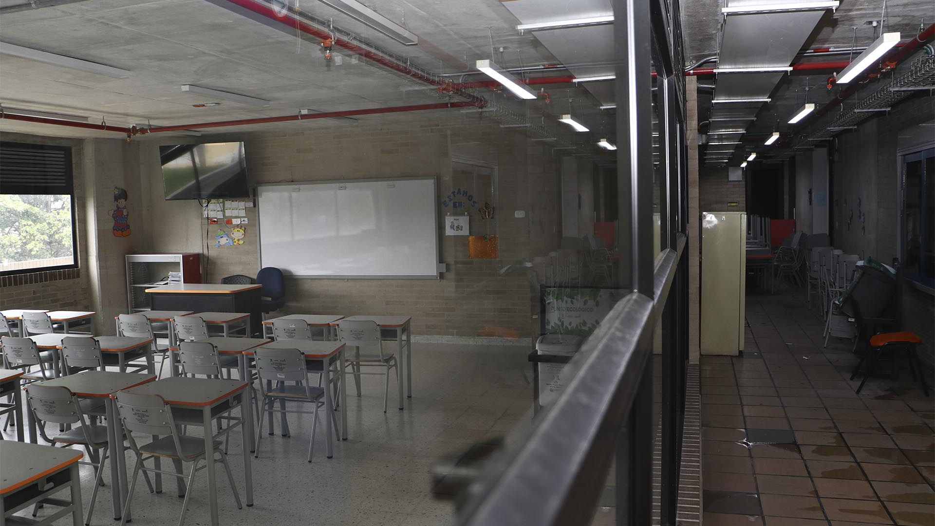 Con los equipos de Participación Ciudadana y Educación, liderados por el contralor auxiliar Javier Reyes, revisamos las obras de los colegios Villemar El Carmen y María Josefa Canelones, además de las intervenciones a 13 segmentos viales del barrio Atahualpa. Por supuesto, también escuchamos a la comunidad de esta Localidad.