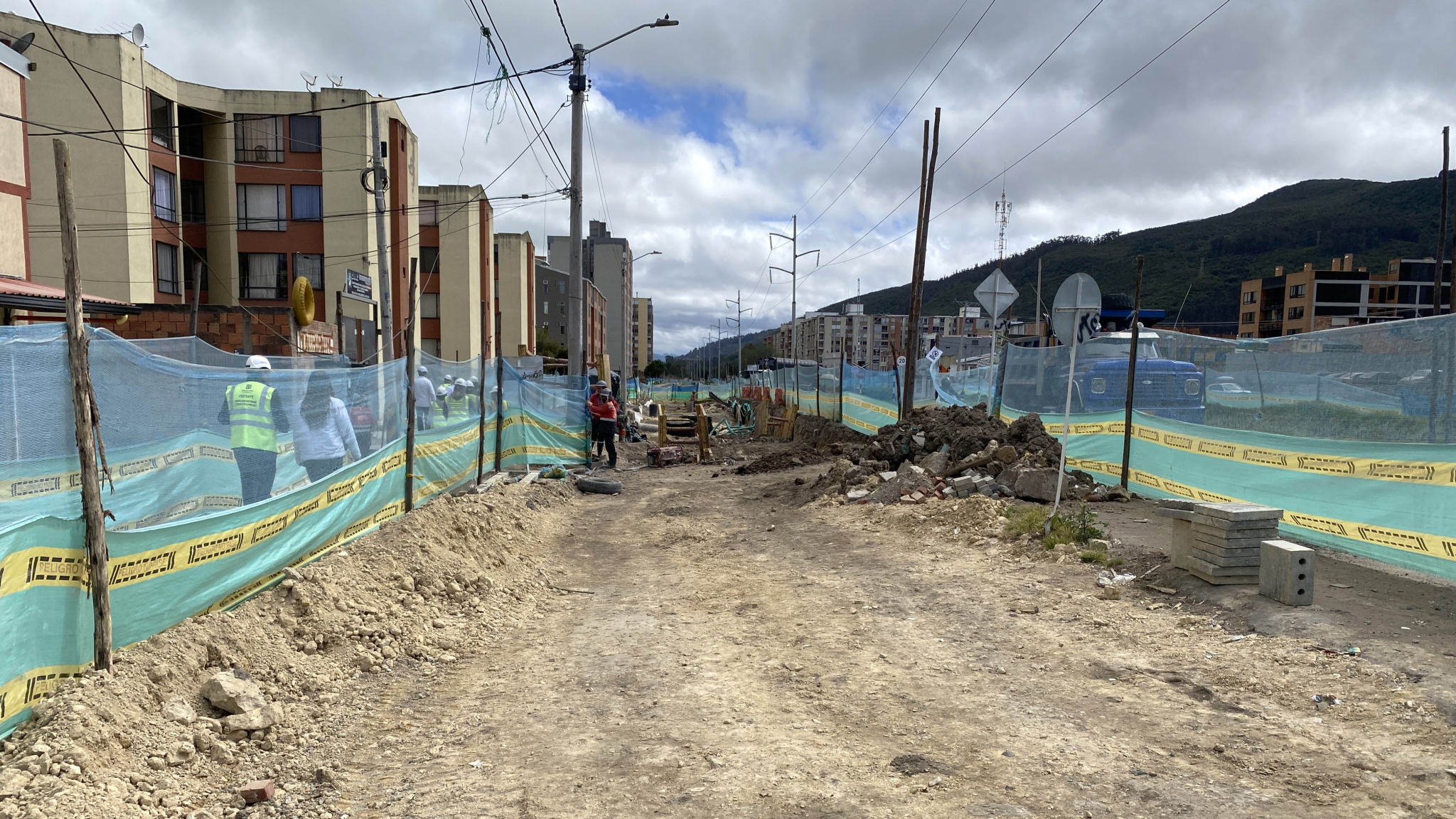 Con el equipo de la Dirección de Movilidad, visitamos las obras que se adelantan en la avenida Laureano Gómez (carrera 9) y el corredor ambiental Canal Córdoba, entre calles 129 y 170.