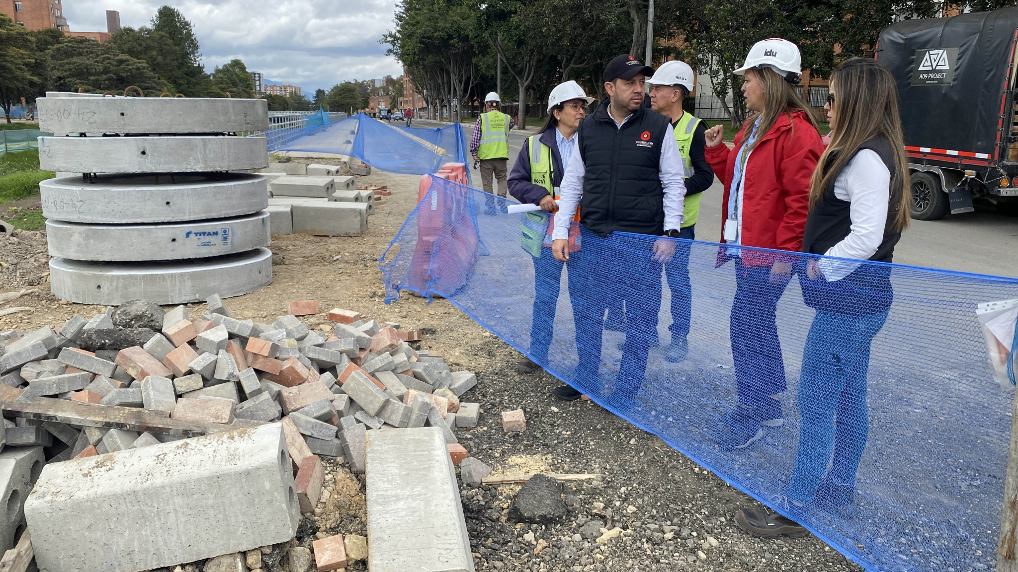 Con el equipo de la Dirección de Movilidad, visitamos las obras que se adelantan en la avenida Laureano Gómez (carrera 9) y el corredor ambiental Canal Córdoba, entre calles 129 y 170.