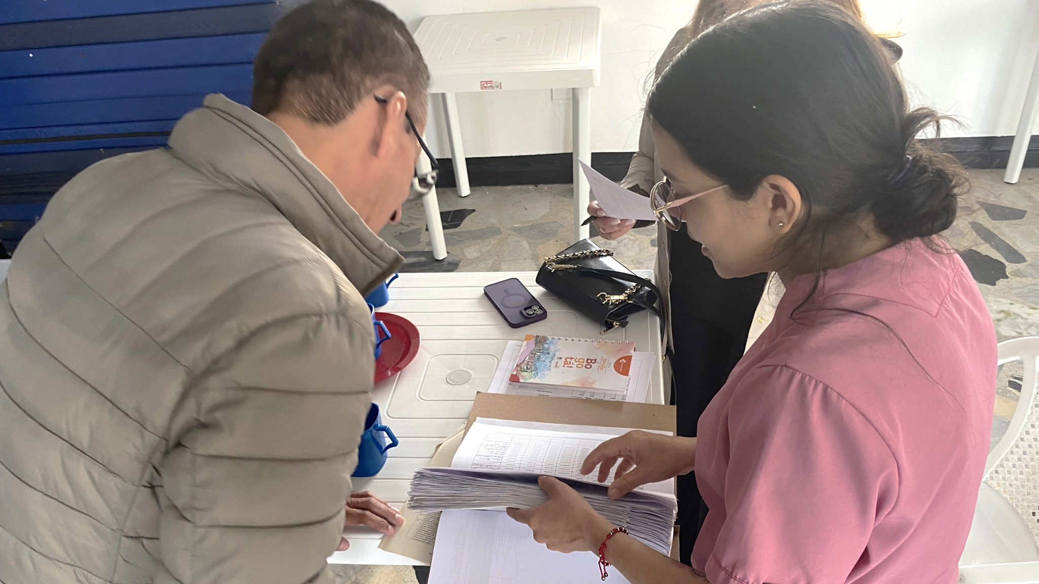 Con nuestro equipo de la Dirección de Integración Social, visitamos estos espacios distribuidos en las 20 localidades de Bogotá, en los cuales se invierten más de $11.000 millones para su funcionamiento. Seguimos vigilando los recursos de los bogotanos.