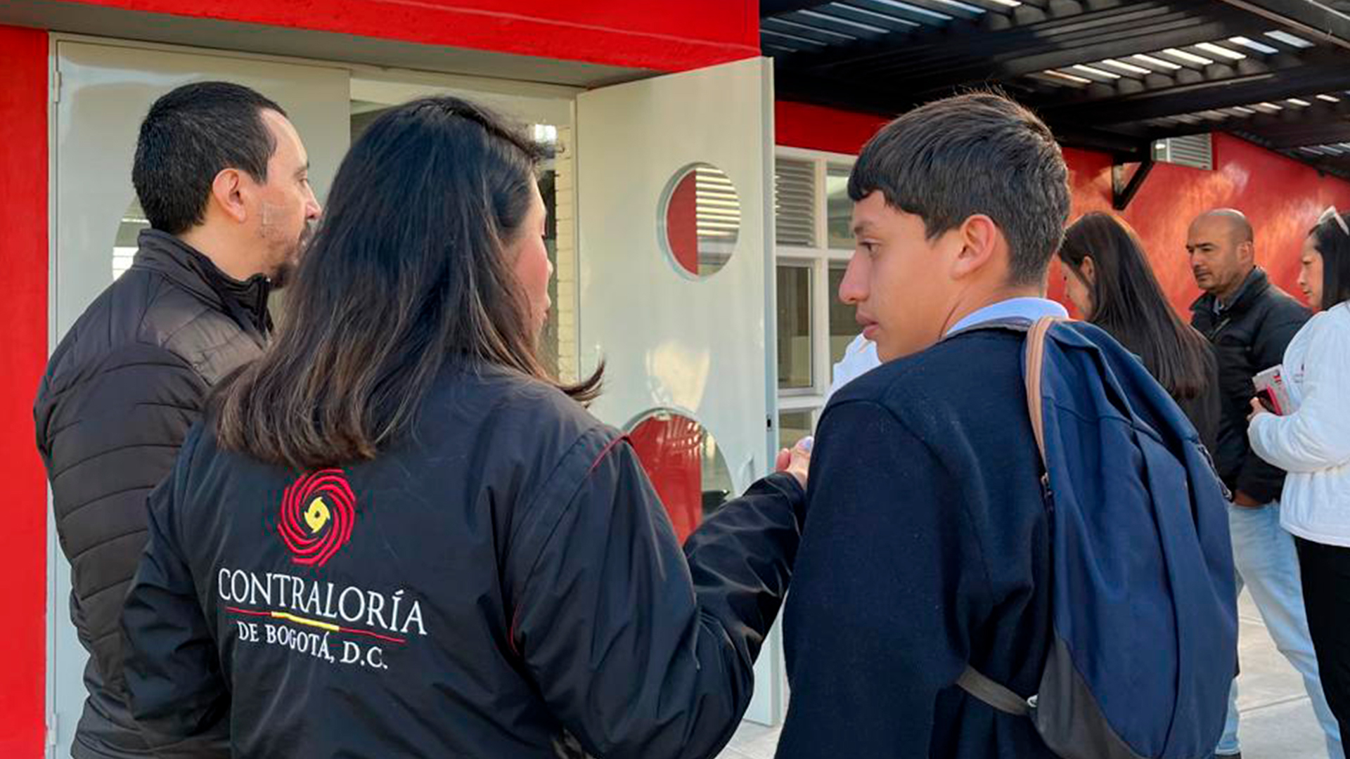 Con los equipos de las distintas sectoriales de la Contraloría de Bogotá, recorrimos 20 instituciones educativas para verificar los avances en sus construcciones, o correcta ejecución en obras de mejoramiento.