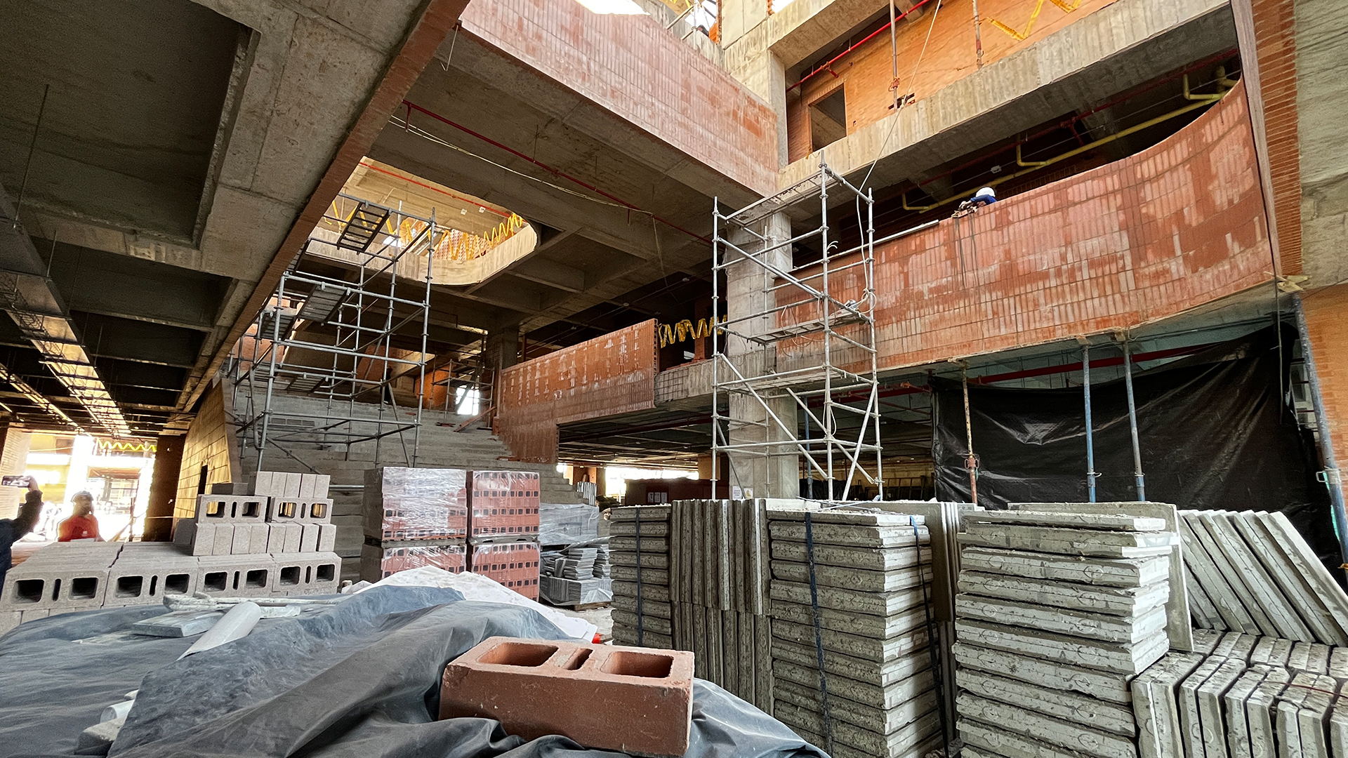 Con los equipos de las distintas sectoriales de la Contraloría de Bogotá, recorrimos 20 instituciones educativas para verificar los avances en sus construcciones, o correcta ejecución en obras de mejoramiento.