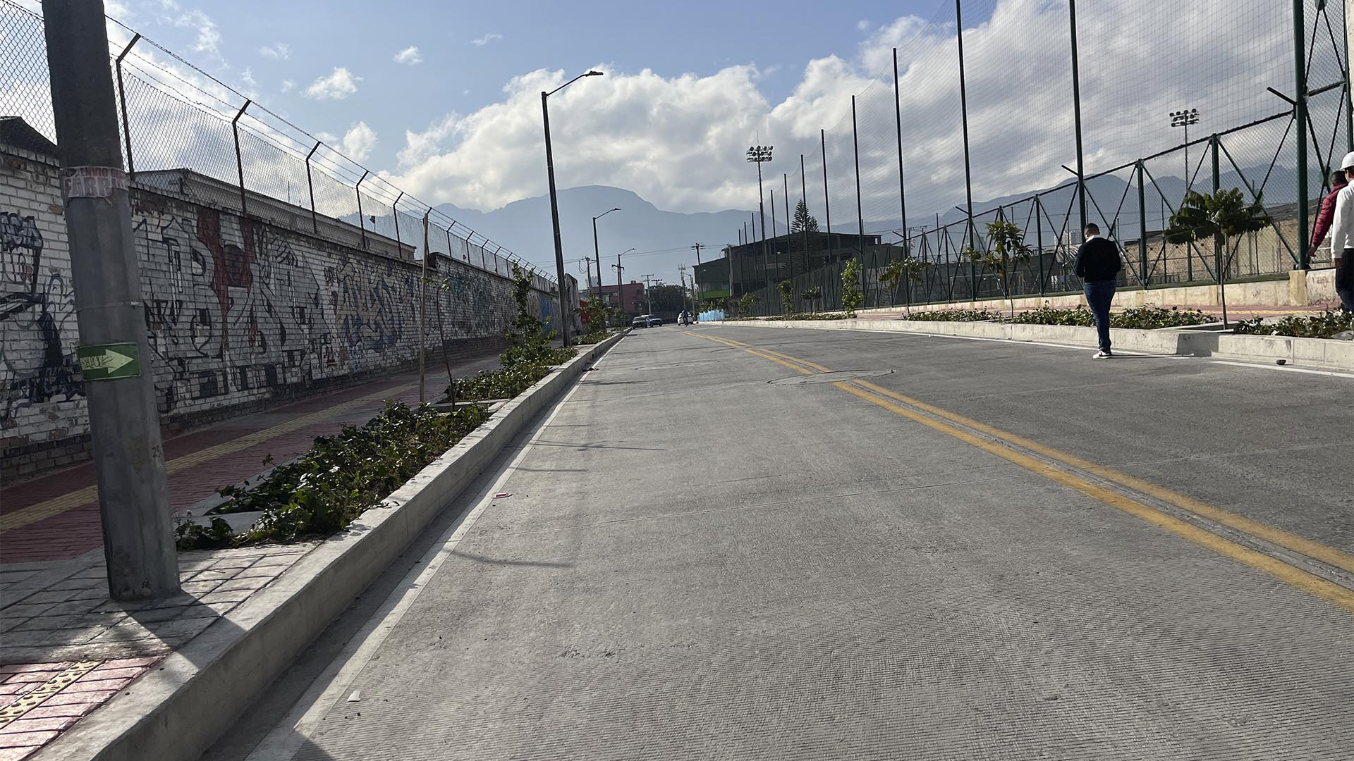 La Contraloría de Bogotá a través de la Dirección Sectorial de Movilidad, realizó un recorrido por las obras de valorización en la Zona Industrial de Puente Aranda, supervisadas por una Comisión Accidental, integrada por 7 Concejales de Bogotá.