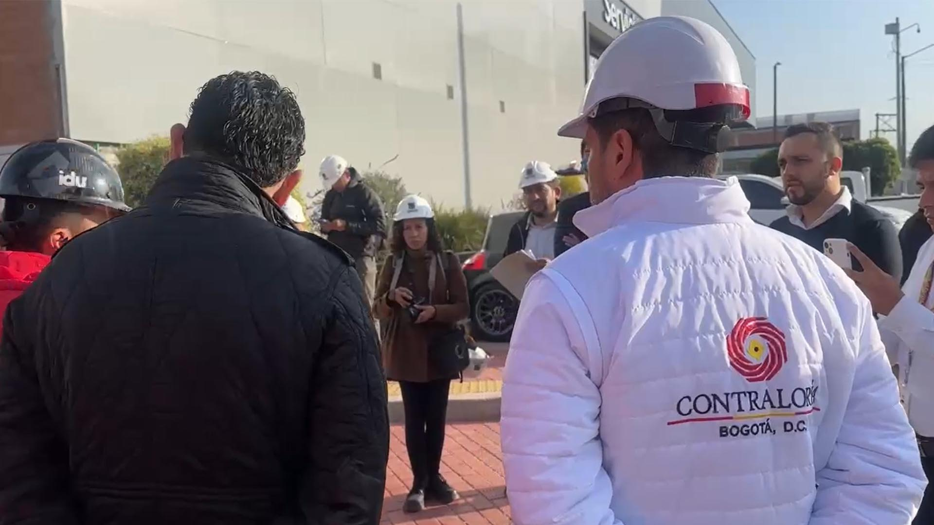La Contraloría de Bogotá a través de la Dirección Sectorial de Movilidad, realizó un recorrido por las obras de valorización en la Zona Industrial de Puente Aranda, supervisadas por una Comisión Accidental, integrada por 7 Concejales de Bogotá.