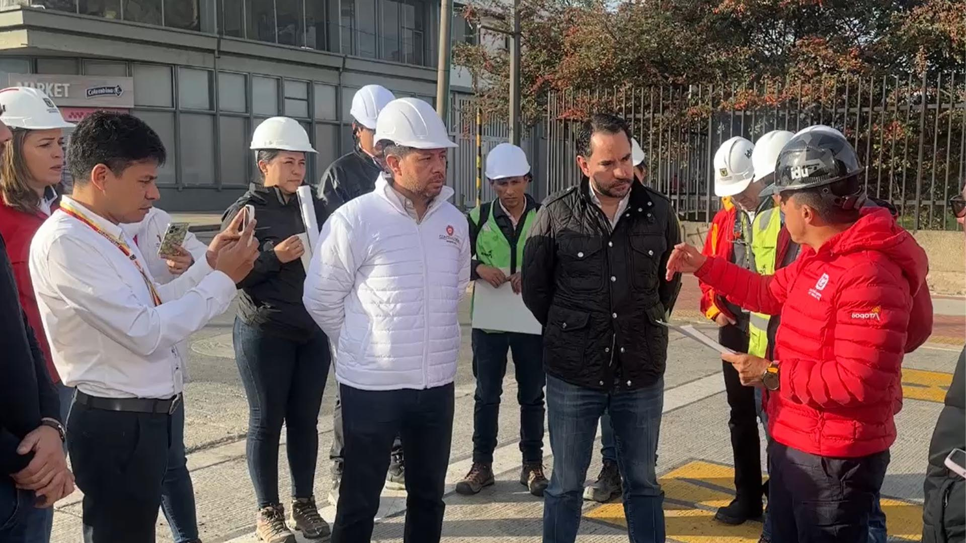La Contraloría de Bogotá a través de la Dirección Sectorial de Movilidad, realizó un recorrido por las obras de valorización en la Zona Industrial de Puente Aranda, supervisadas por una Comisión Accidental, integrada por 7 Concejales de Bogotá.