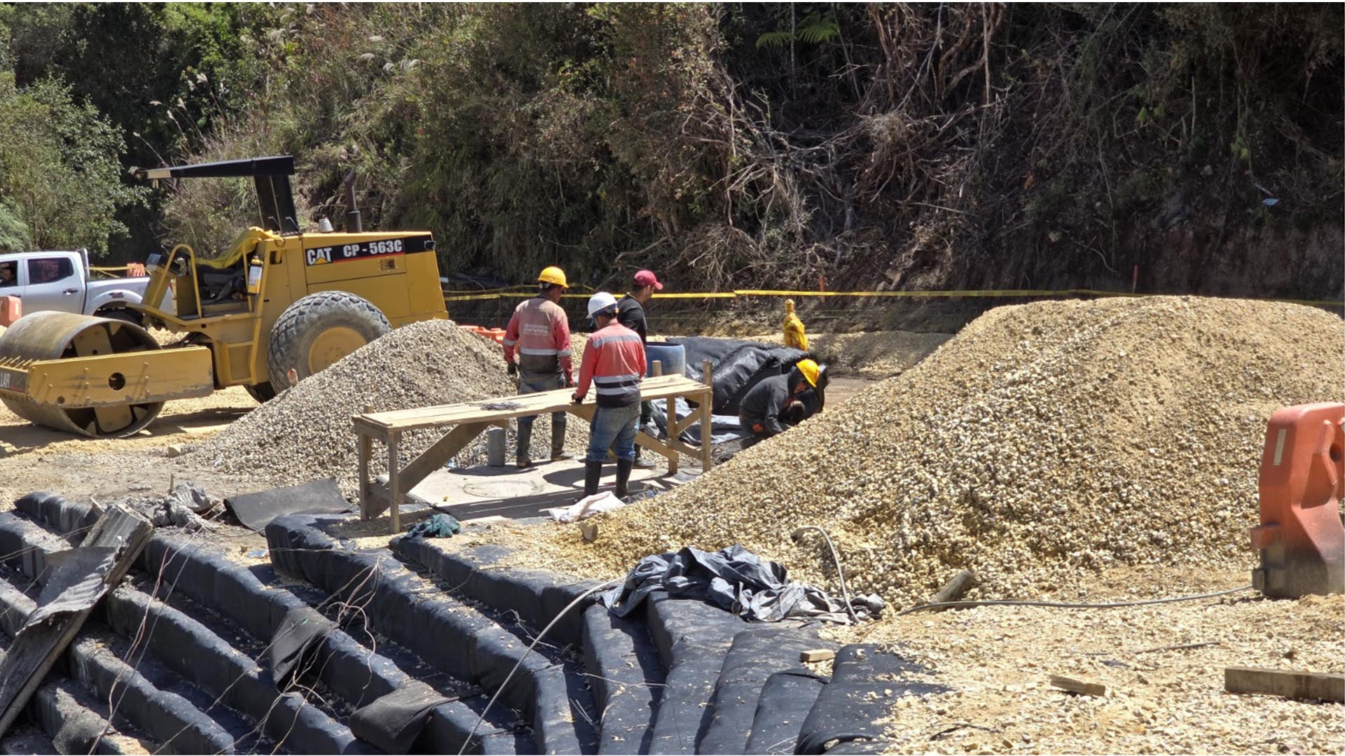La Dirección de Participación Ciudadana de la Contraloría recorrió Sumapaz para verificar en terreno el estado de las obras viales y para la educación que se llevan a cabo en esa Localidad.