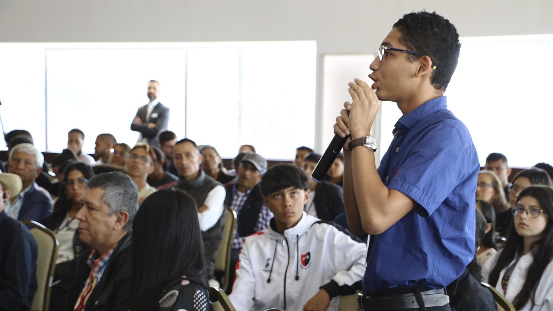 El Contralor de Bogotá, Julián Mauricio Ruiz, participó en el Segundo Encuentro Nacional de Contralores Estudiantiles, en el cual les envió un mensaje de apoyo y de acompañamiento permanente. “Ustedes son los primeros dolientes de los recursos públicos”, dijo el Contralor a los estudiantes de colegios y escuelas públicas.
