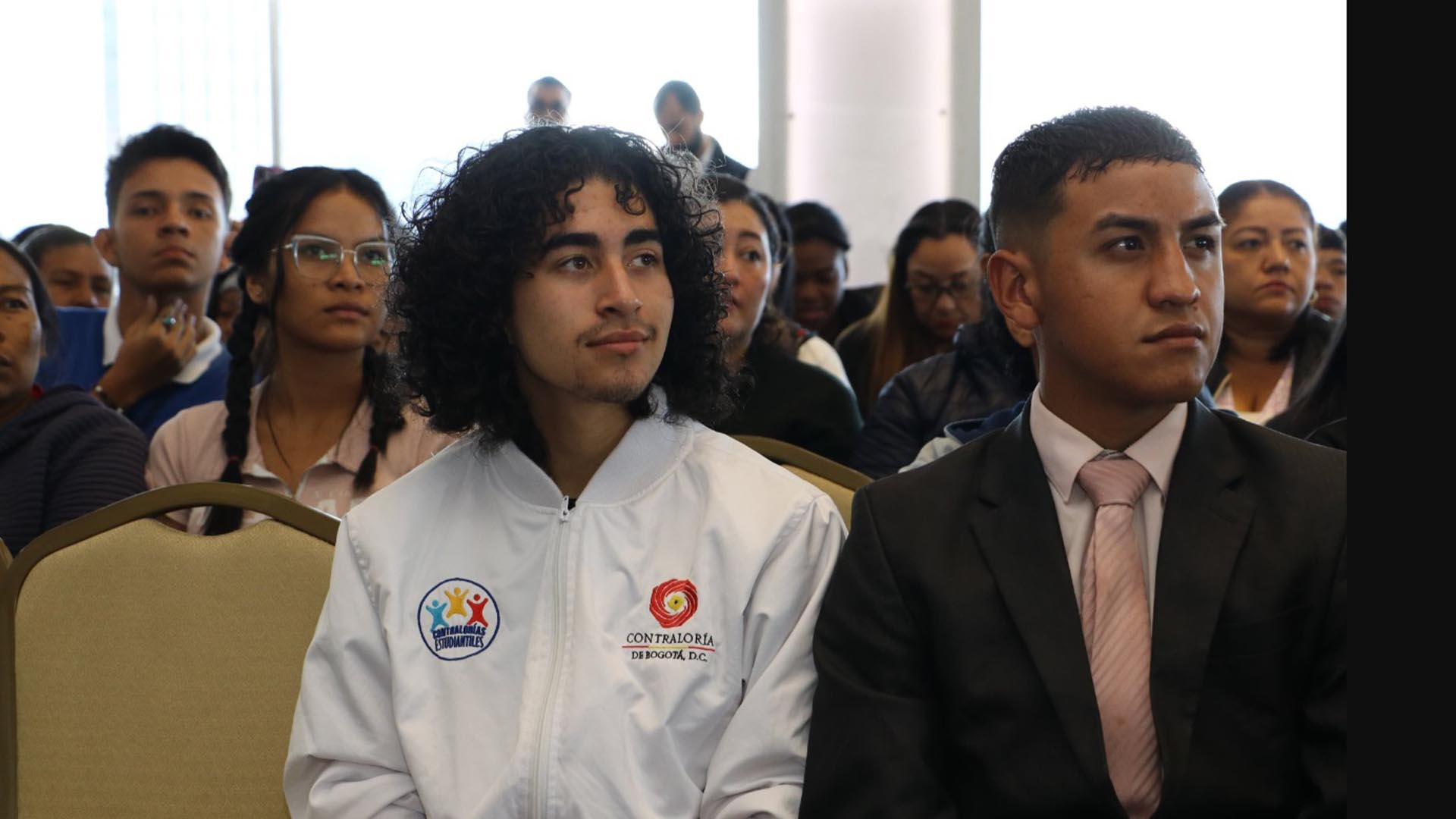 El Contralor de Bogotá, Julián Mauricio Ruiz, participó en el Segundo Encuentro Nacional de Contralores Estudiantiles, en el cual les envió un mensaje de apoyo y de acompañamiento permanente. “Ustedes son los primeros dolientes de los recursos públicos”, dijo el Contralor a los estudiantes de colegios y escuelas públicas.