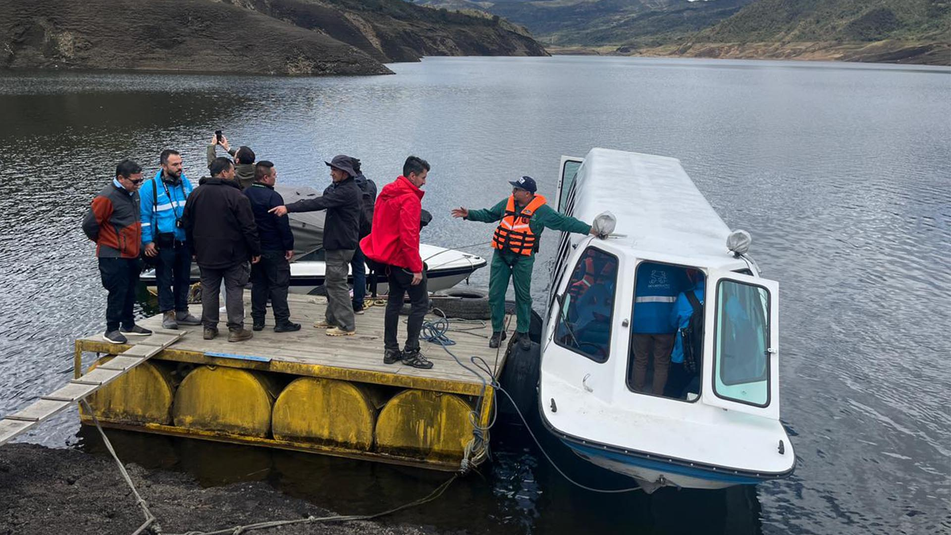 El Contralor Julián Ruiz, junto con el Alcalde Carlos Fernando Galán, la Veedora Adriana Herrera y el Personero Andrés Castro, recorrieron el Sistema Chingaza para constatar su estado actual. Allí los organismos de control de Bogotá y la Alcaldía acordaron trabajar coordinadamente en la búsqueda de soluciones para la escasez de agua en la ciudad.