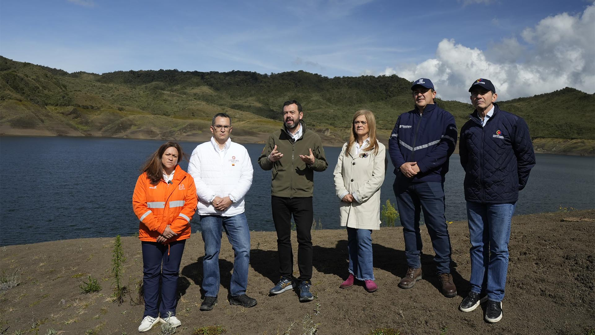El Contralor Julián Ruiz, junto con el Alcalde Carlos Fernando Galán, la Veedora Adriana Herrera y el Personero Andrés Castro, recorrieron el Sistema Chingaza para constatar su estado actual. Allí los organismos de control de Bogotá y la Alcaldía acordaron trabajar coordinadamente en la búsqueda de soluciones para la escasez de agua en la ciudad.