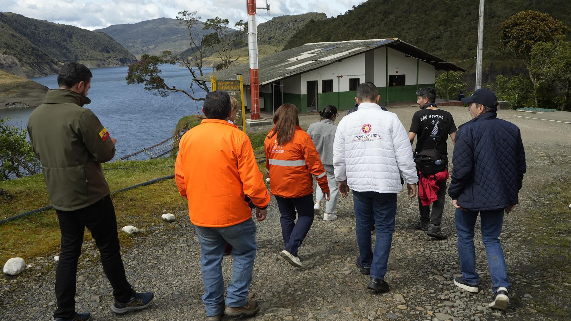 El Contralor Julián Ruiz, junto con el Alcalde Carlos Fernando Galán, la Veedora Adriana Herrera y el Personero Andrés Castro, recorrieron el Sistema Chingaza para constatar su estado actual. Allí los organismos de control de Bogotá y la Alcaldía acordaron trabajar coordinadamente en la búsqueda de soluciones para la escasez de agua en la ciudad.