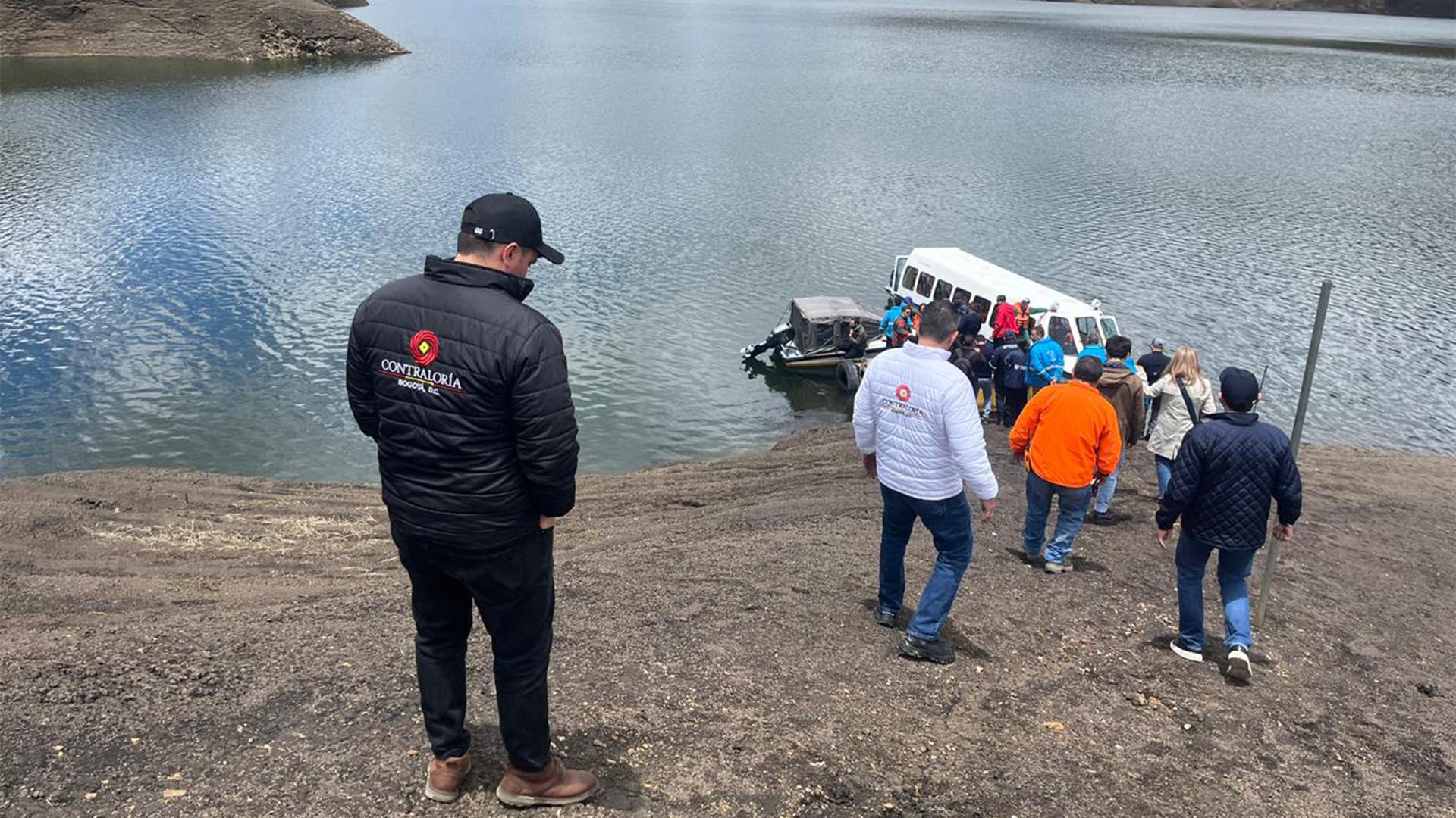 El Contralor Julián Ruiz, junto con el Alcalde Carlos Fernando Galán, la Veedora Adriana Herrera y el Personero Andrés Castro, recorrieron el Sistema Chingaza para constatar su estado actual. Allí los organismos de control de Bogotá y la Alcaldía acordaron trabajar coordinadamente en la búsqueda de soluciones para la escasez de agua en la ciudad.