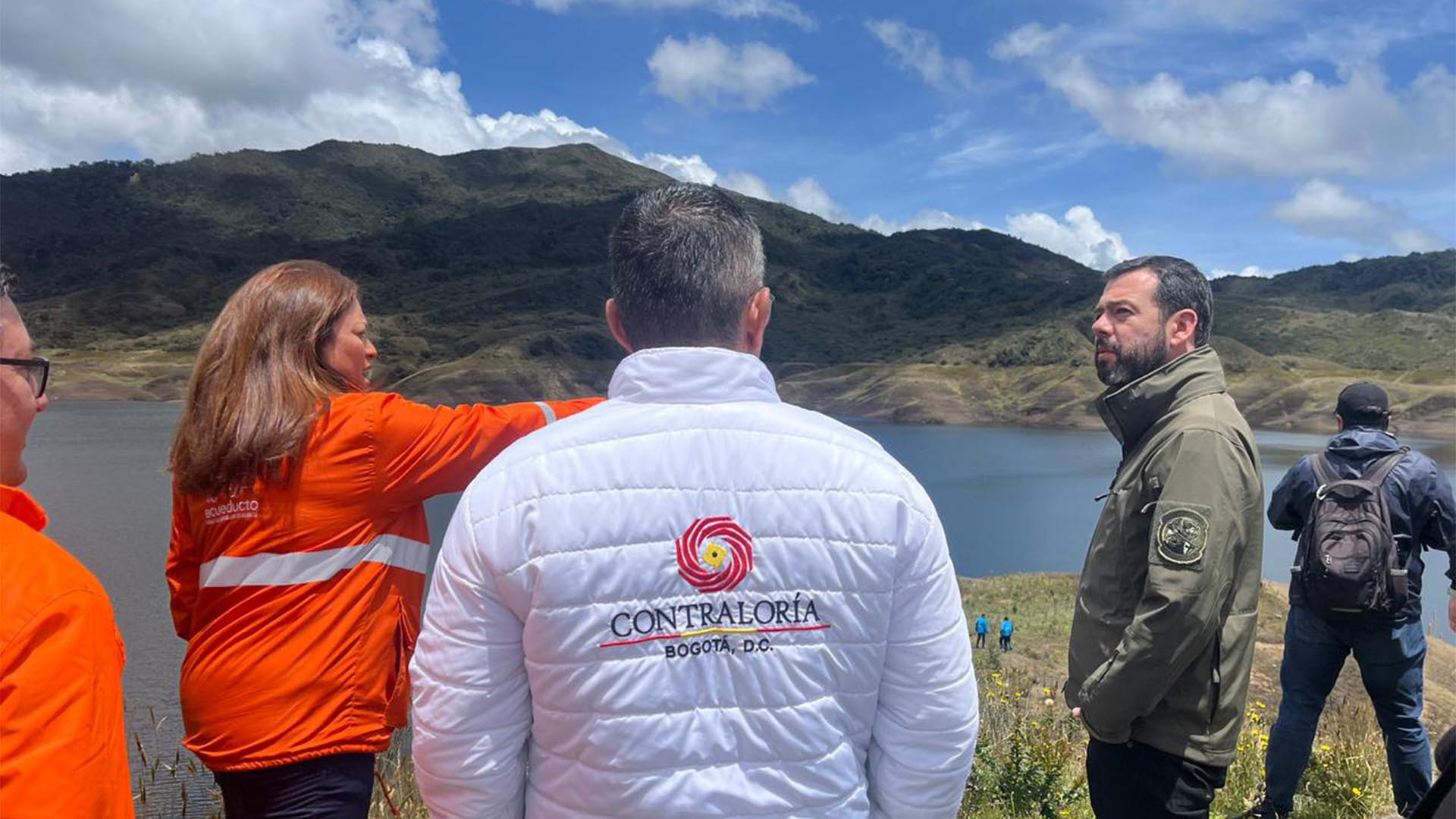 El Contralor Julián Ruiz, junto con el Alcalde Carlos Fernando Galán, la Veedora Adriana Herrera y el Personero Andrés Castro, recorrieron el Sistema Chingaza para constatar su estado actual. Allí los organismos de control de Bogotá y la Alcaldía acordaron trabajar coordinadamente en la búsqueda de soluciones para la escasez de agua en la ciudad.