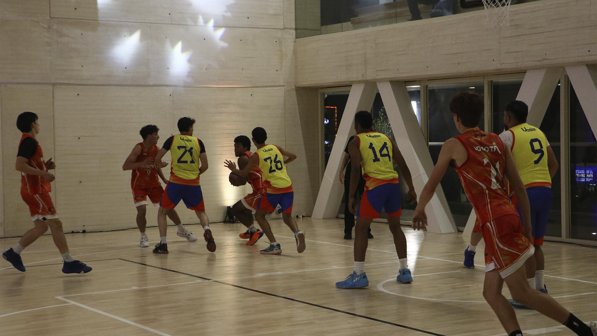 ¡Buenas noticias para Bogotá! El control fiscal al Centro Felicidad (CEFE) Chapinero, ejercido bajo el programa ‘Vamos a la Obra’, consiguió la finalización y apertura de este lugar que beneficiará a mas de un millón de personas y que consta de polideportivo, piscinas, auditorio y restaurantes. El Contralor de Bogotá, Julián Ruiz, asistió al acto de apertura con el Alcalde, Carlos Fernando Galán.